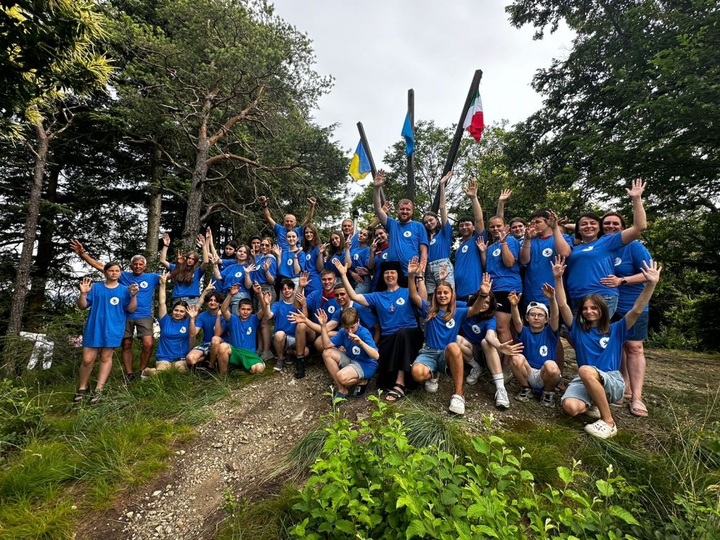 Foto con i ragazzi e le ragazze di Kharkiv